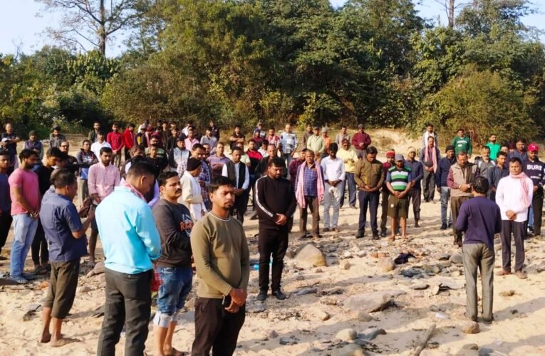 वेतन व पेमेंट स्लिप नहीं मिलने पर मजदूरों का आक्रोश