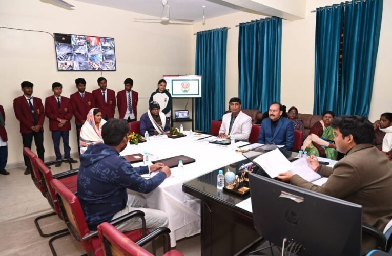 जवाहर नवोदय विद्यालय तेलियापोखर में विद्यालय प्रबंधन समिति की बैठक संपन्न