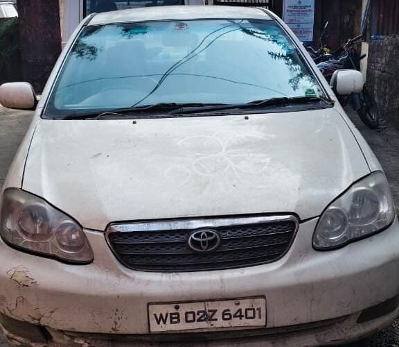 स्थानीय लोगों ने वाहन सहित पकड़ा, महुदा पुलिस को सौंपा गया आरोपी