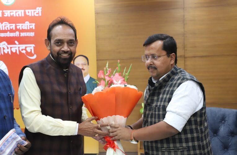 भाजपा अध्यक्ष नितिन नवीन को सांसद बिद्युत महतो ने दी बधाई