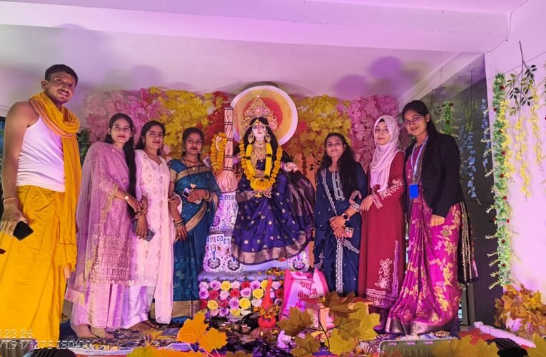हुसैनाबाद शहर के समता स्कूल में हर्षोल्लास के साथ सरस्वती पूजा संपन्न