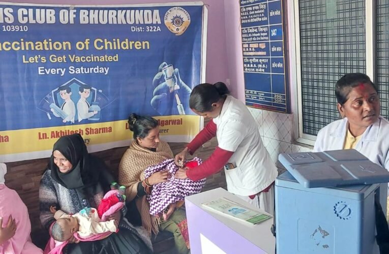 फुड फॉर हंगर के तहत 350 लोगों को कराया भोजन, राज नर्सिंग होम में गर्भवती महिलाओं व शिशुओं का हुआ टीकाकरण