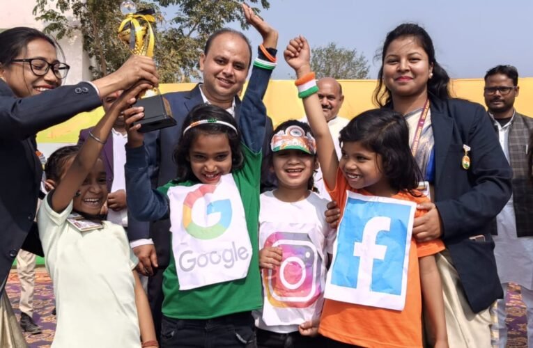 चंदवा में हर्षोल्लास से मना गणतंत्र दिवस, खेल स्टेडियम में हुआ मुख्य समारोह