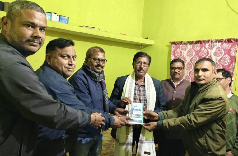 अंचलाधिकारी सुनील कुमार सिंह को सेवानिवृत होने पर किया गया सम्मानित संवाददाता नीलांबर पीतांबरपुर।